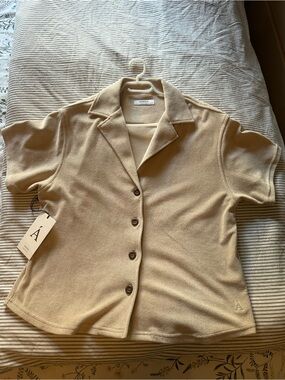ANIAN Short Sleeve Button-Up Shirt in Beige